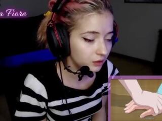 18yo youtuber krijgt gedraaid op toekijken hentai gedurende de stroom en masturbeert - emma fiore