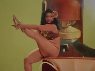 Nude Dance in Public: Free Indian Porn Video 0c