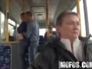 Lindsey olsen - ass-fucked på den offentlig buss - mofos.