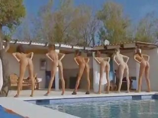 Seven γυμνός κορίτσια σαν ένα στρατός vid