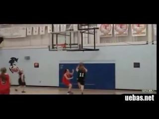 Hilarious-girls-basketball-dunk-fail 1