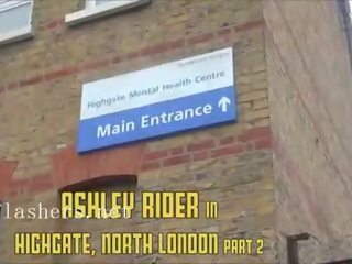 Houkutteleva ashley ratsastaja vilkkuu london ja julkinen exhib
