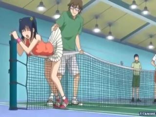 Un sexualmente despertado tenis práctica